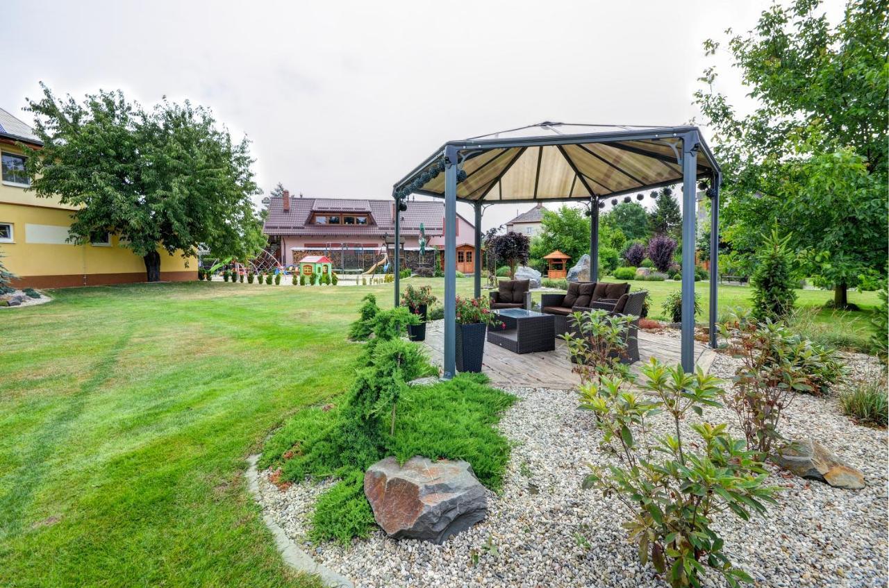 Hostinec A Penzion U Sv. Mikulase Hať Exterior foto