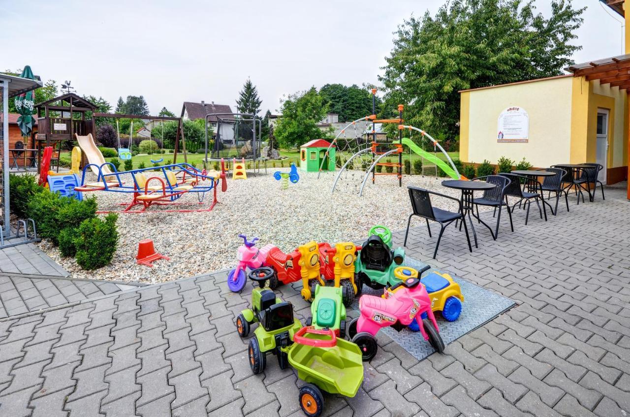 Hostinec A Penzion U Sv. Mikulase Hať Exterior foto